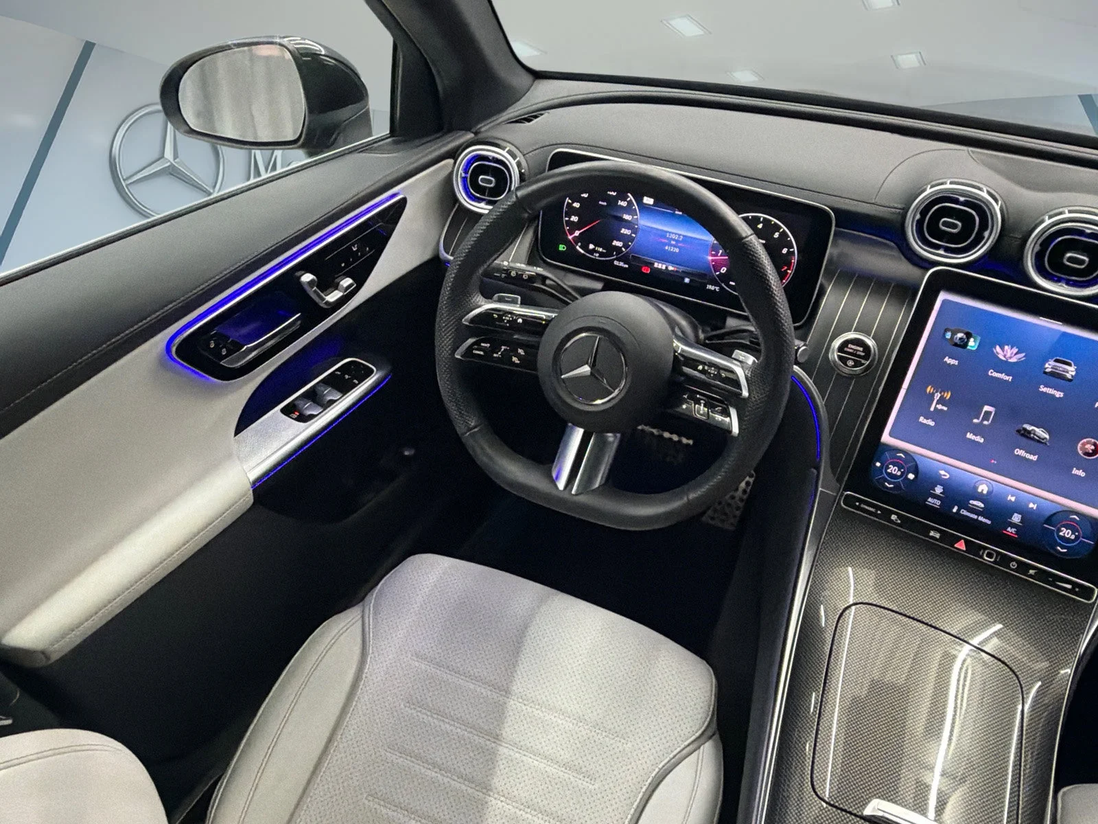 Used 2023 Grey Mercedes-Benz GLC 300 image 24