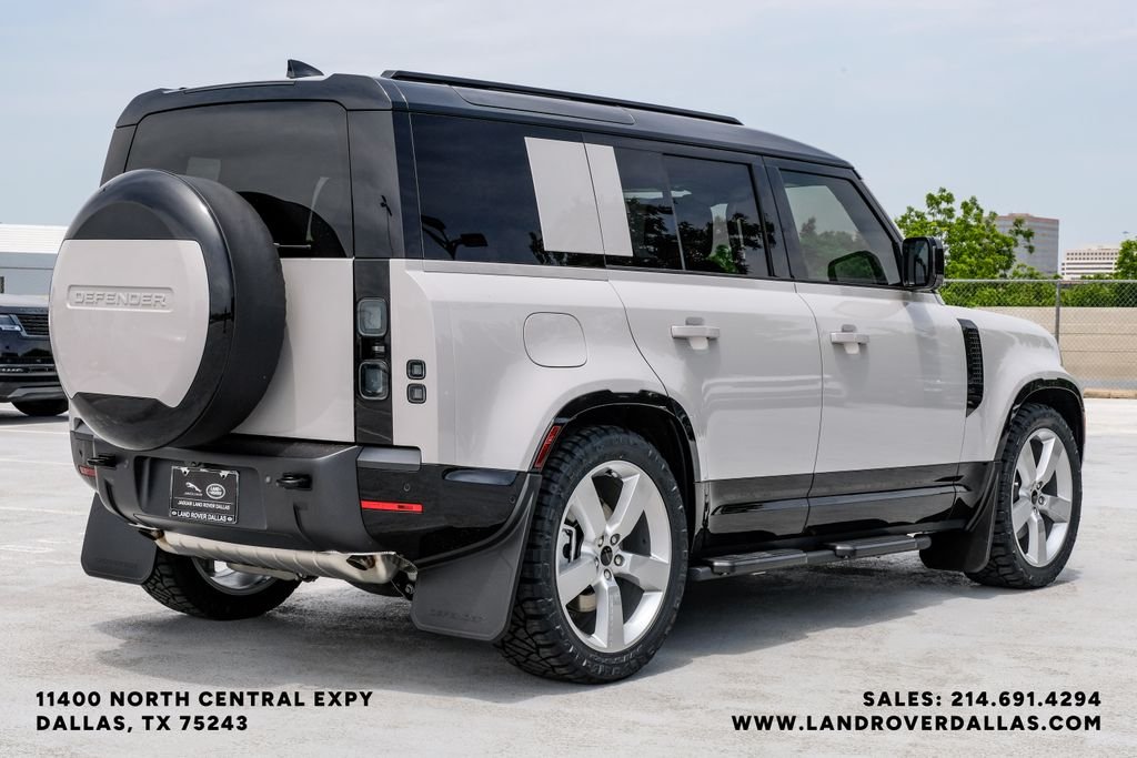 New 2026 Borasco Grey Metallic Land Rover X-Dynamic SE image 6