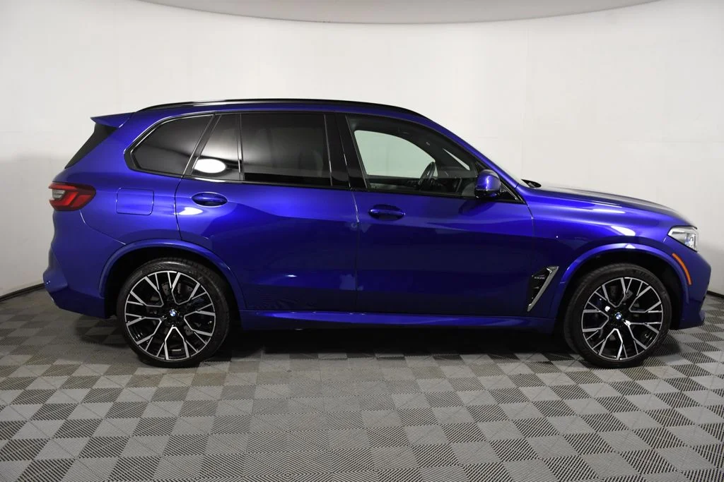 Used 2023 Marina Bay Blue Metallic BMW Base image 4