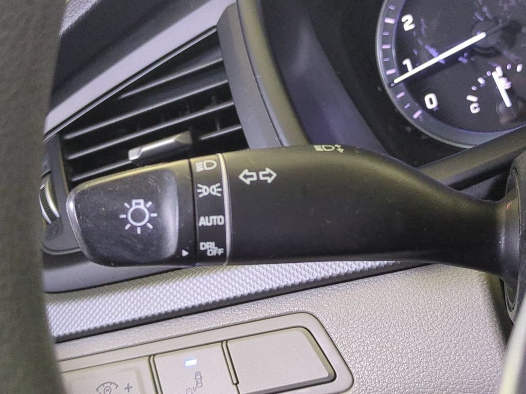 Used 2019 Gray Hyundai SE image 27