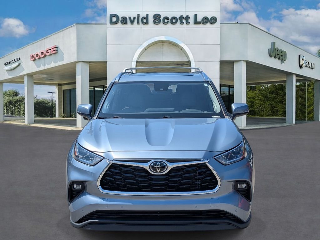 Used 2023  Toyota Limited image 2
