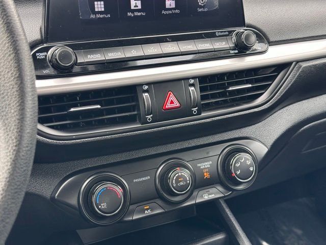 Used 2020 Clear White Kia LXS image 16