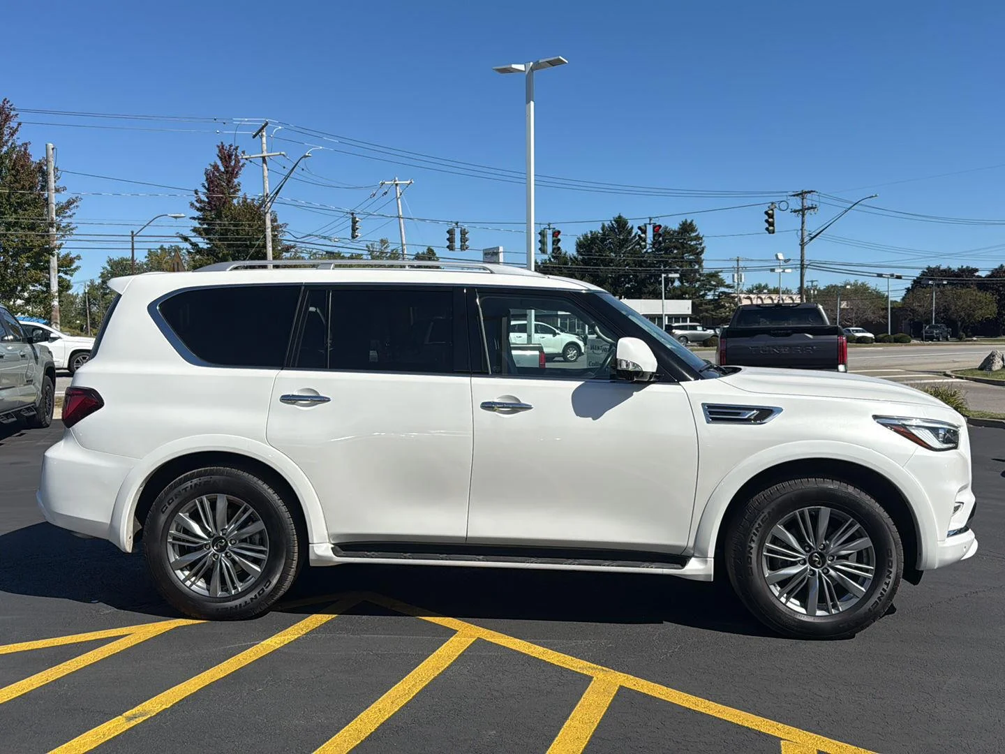 Used 2024 Moonstone White INFINITI LUXE image 2