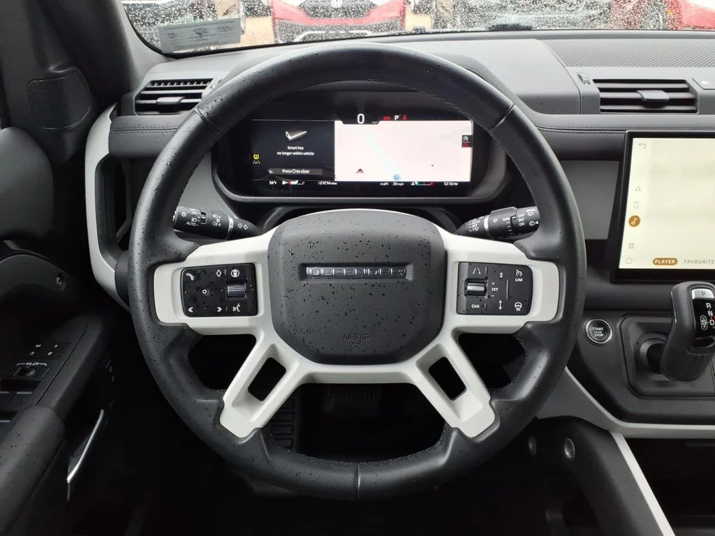 Used 2025  Land Rover S image 44