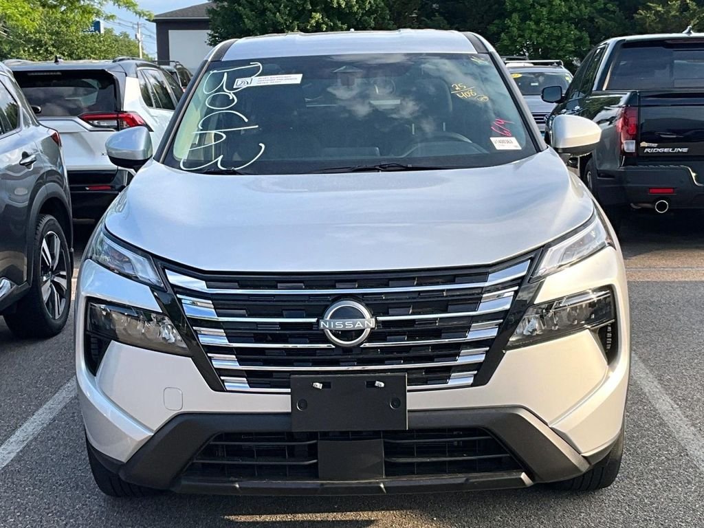 Used 2025 Silver Nissan SV image 2