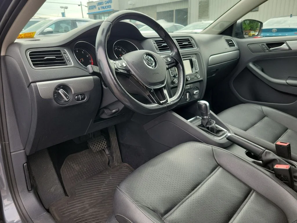 Used 2015 Gray Volkswagen 1.8T SE image 19
