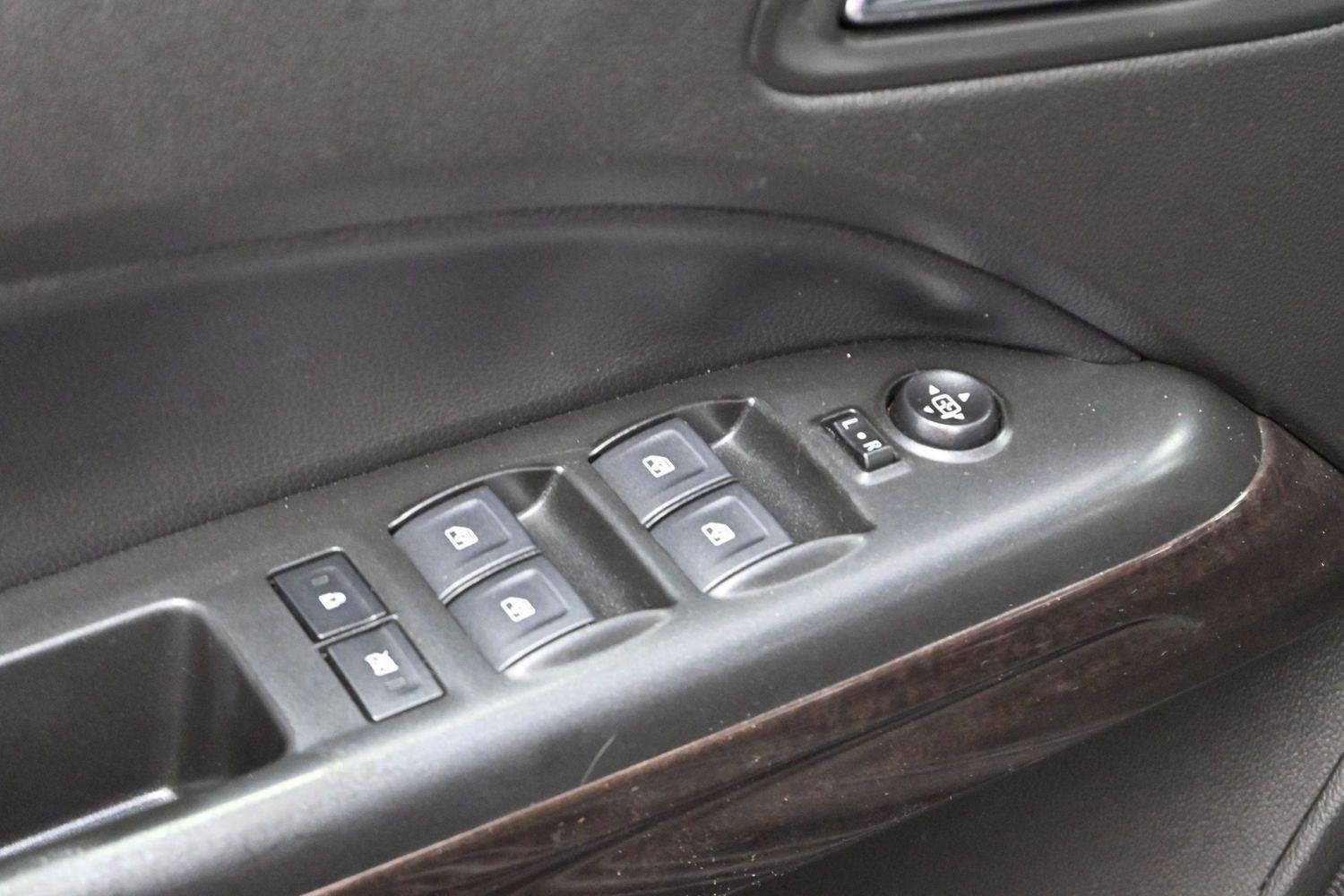 Used 2019 Onyx Black GMC 4WD SLT image 12