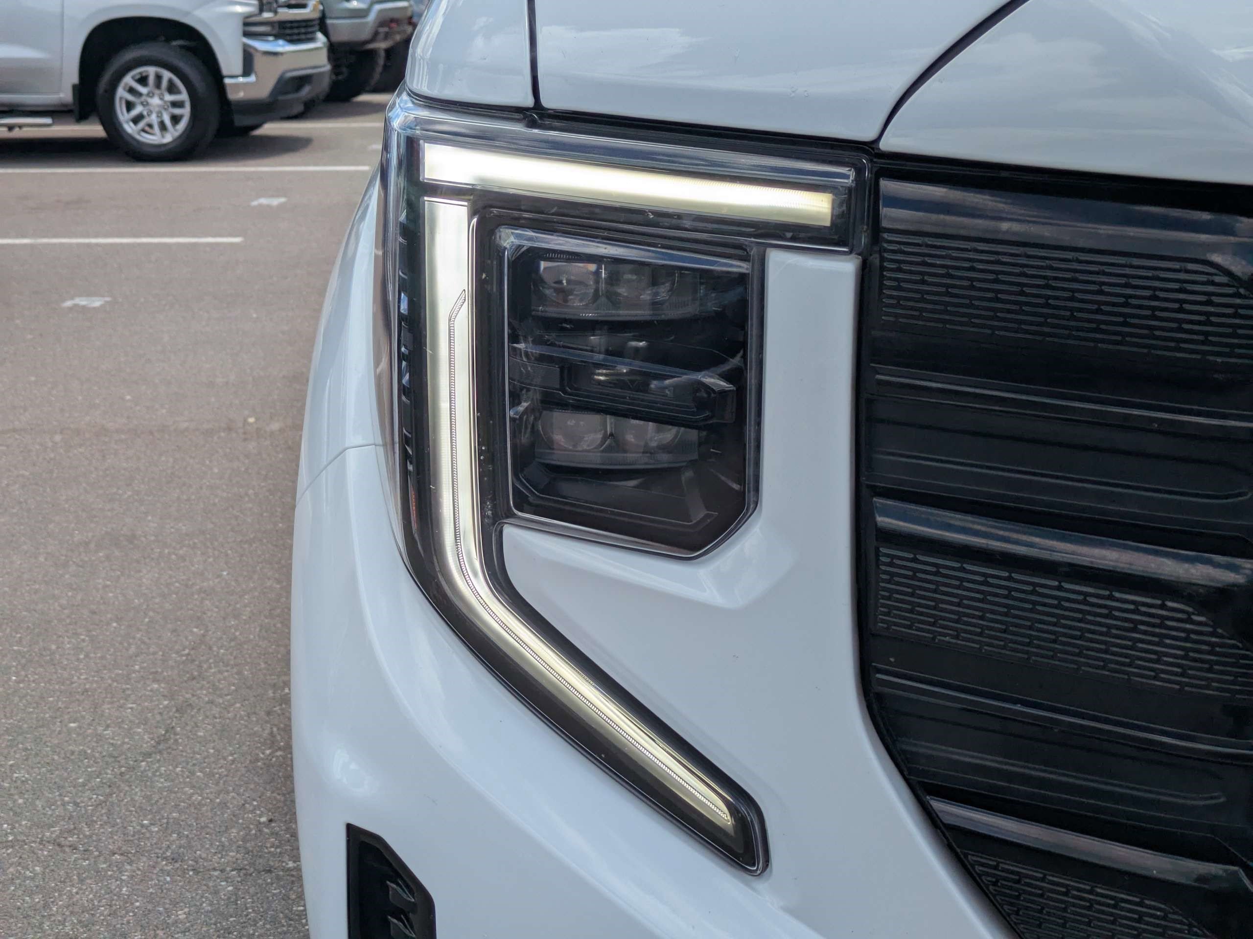 Used 2023 Summit White GMC Elevation image 9