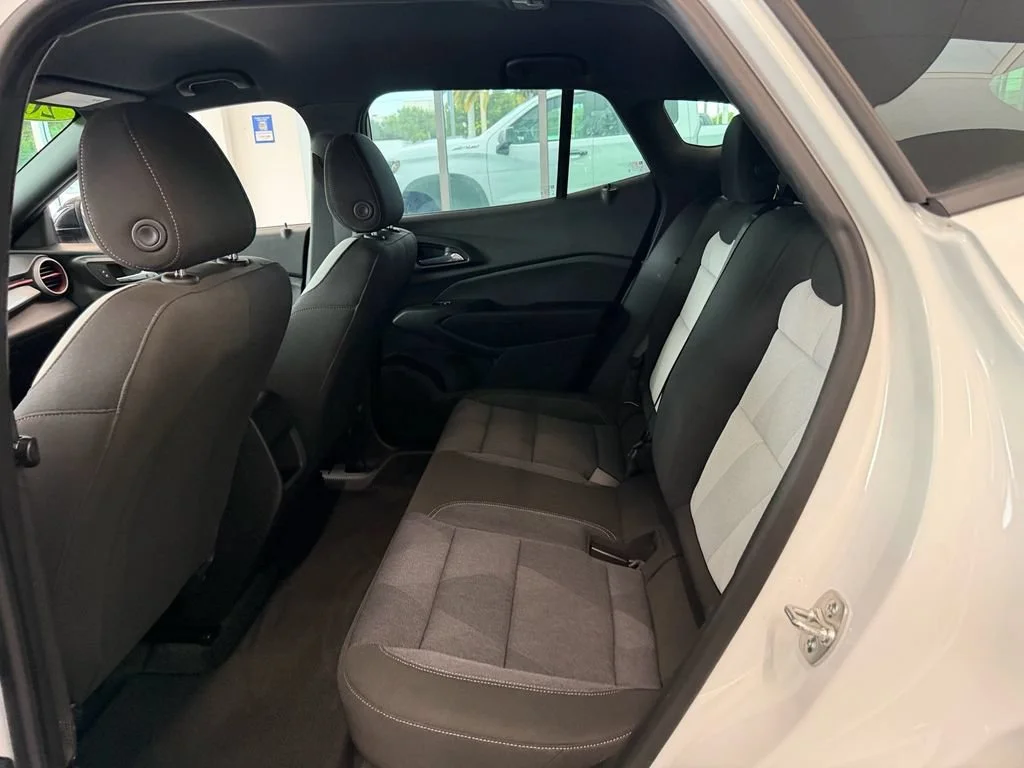 Used 2024 Summit White Chevrolet 1RS image 9