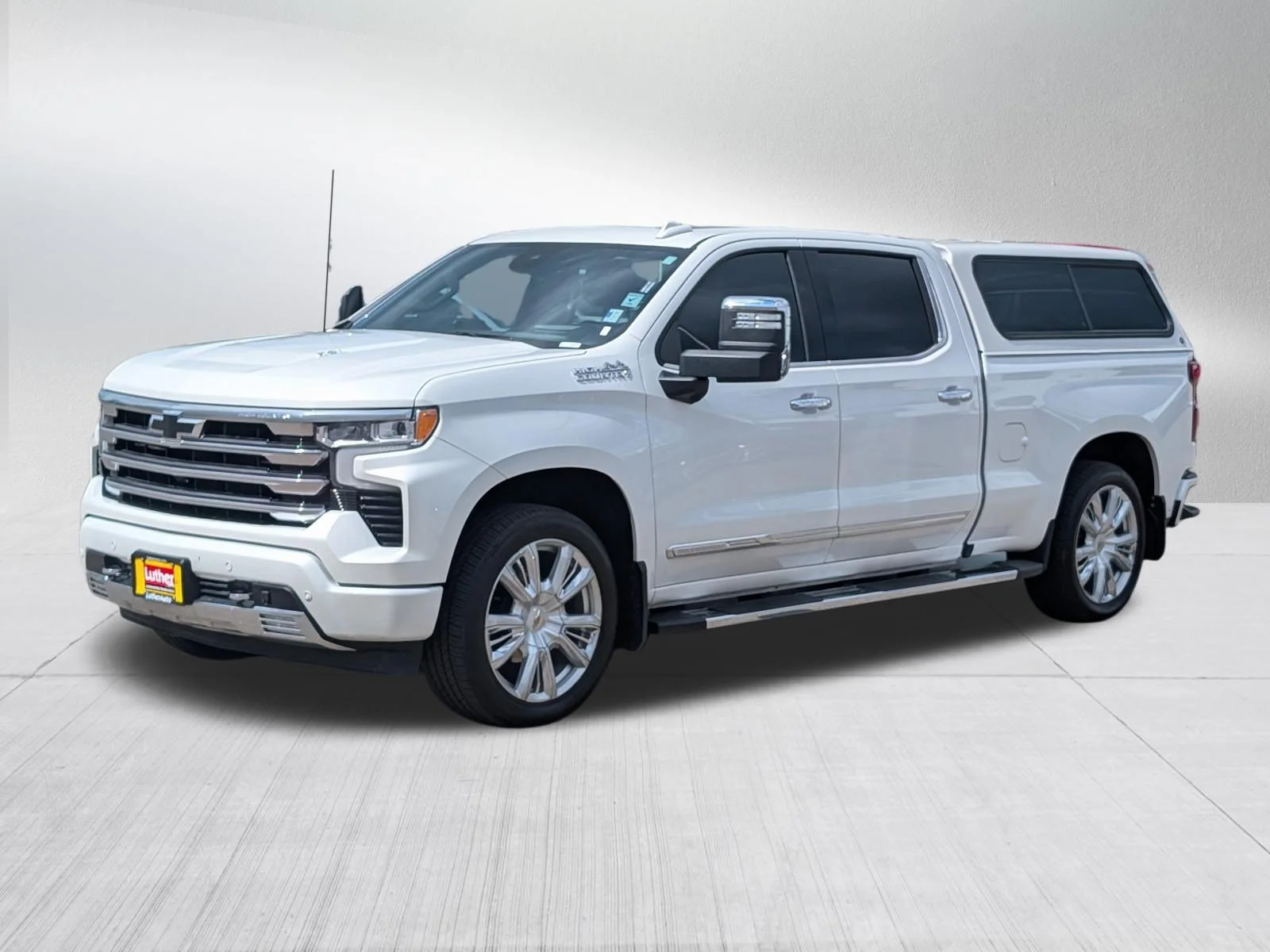 Used 2024 Iridescent Pearl Tricoat Chevrolet High Country image 3