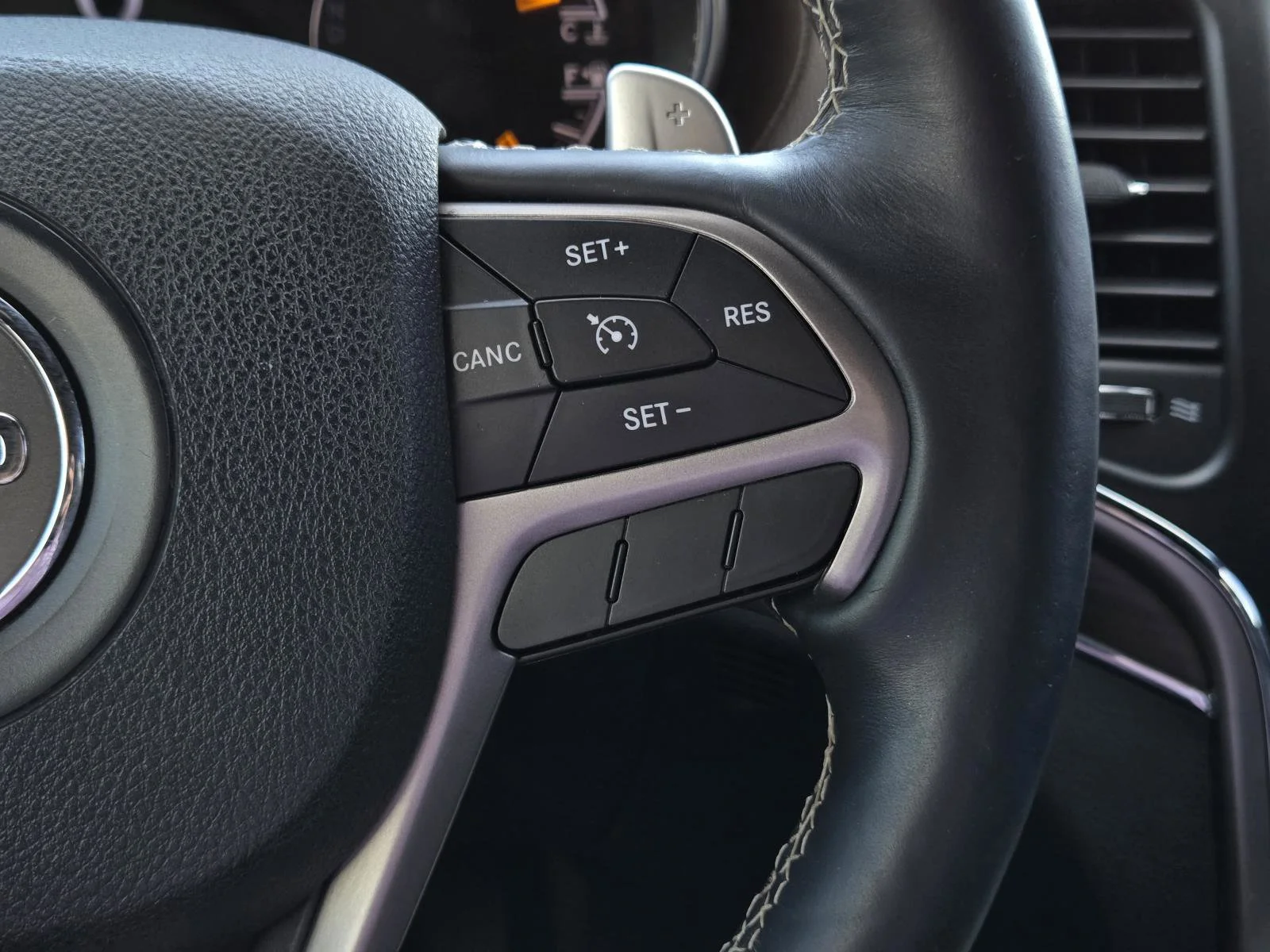 Used 2017 Ivory 3-Coat Jeep Overland image 17