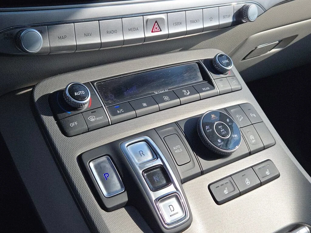 Used 2022 White Hyundai SEL image 24