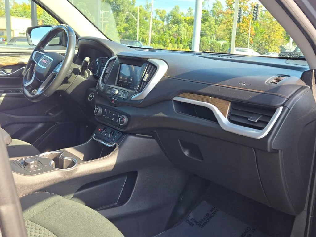 Used 2021 Gray GMC SLE image 5