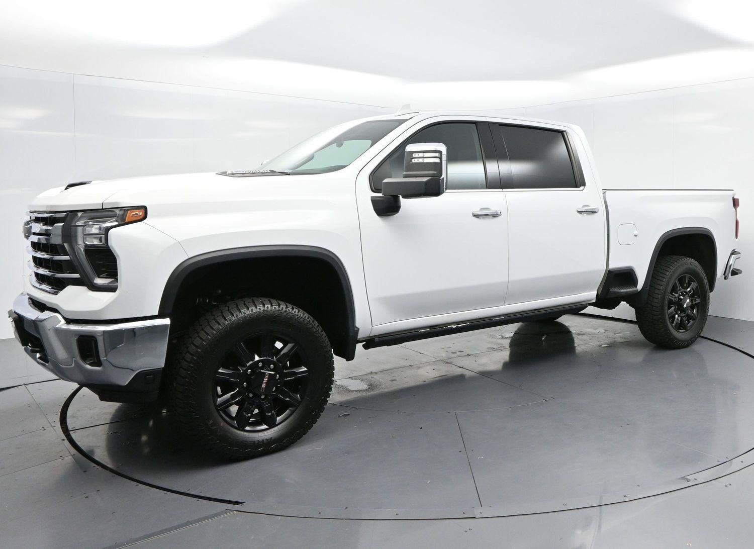 Used 2024 Summit White Chevrolet LTZ image 4