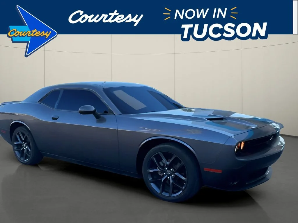 Used 2023 Gray Dodge SXT image 1