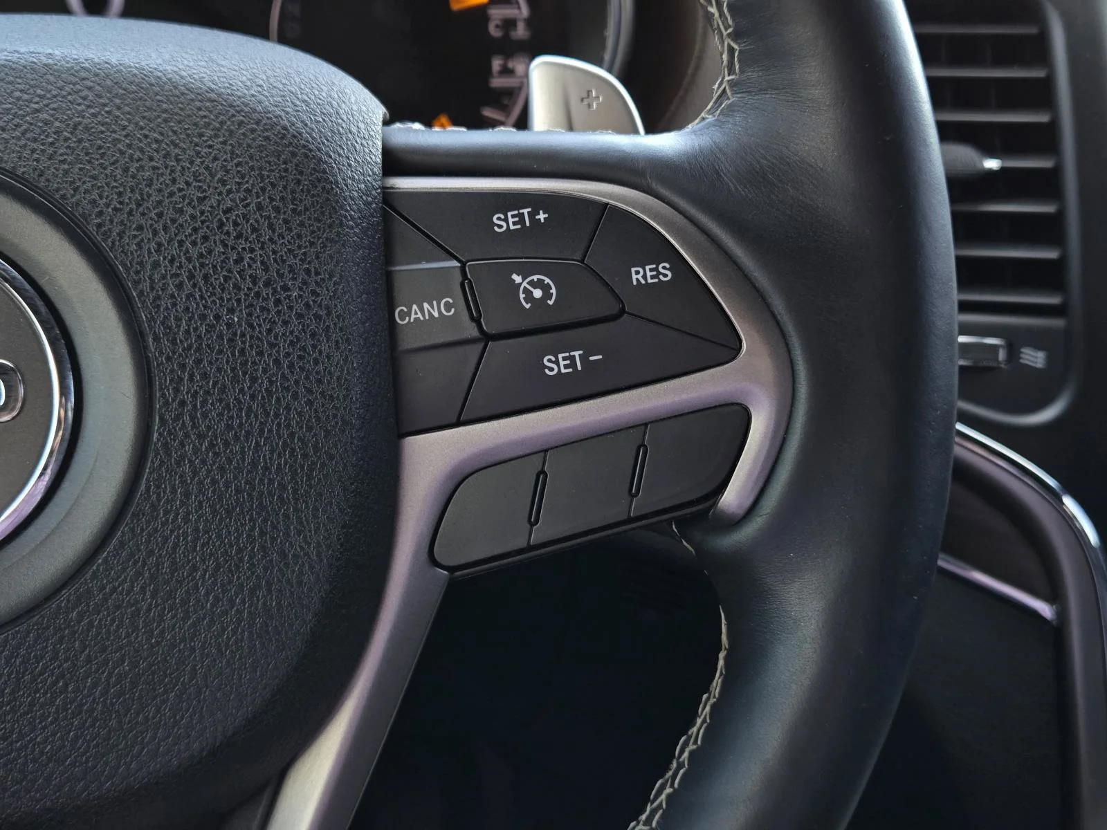 Used 2017 Ivory 3-Coat Jeep Overland image 17