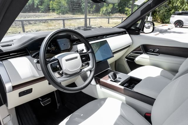 New 2026  Land Rover SE image 3