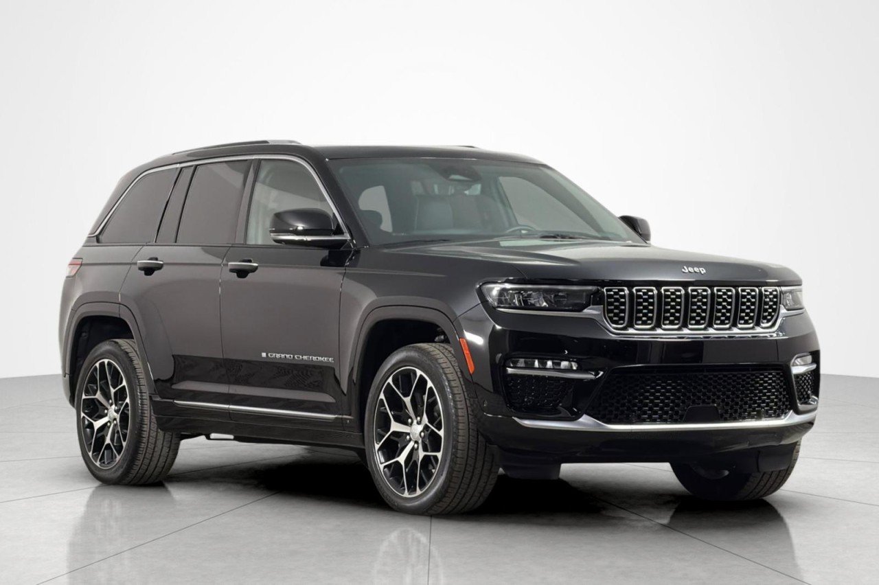 Used 2023 BLACK Jeep Summit Reserve image 7