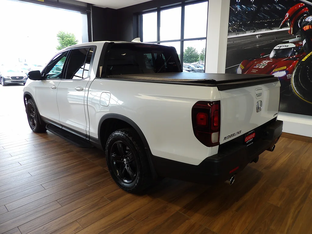 Used 2022 Platinum White Pearl Honda Black Edition image 8
