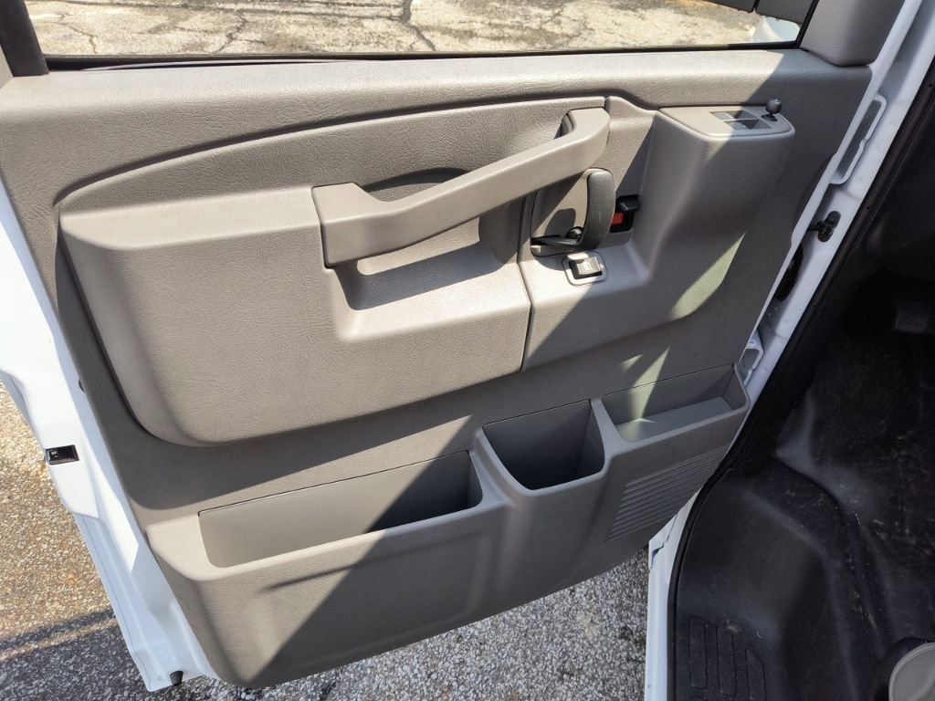 2025 Chevrolet Express Cargo Work Van - Photo 20