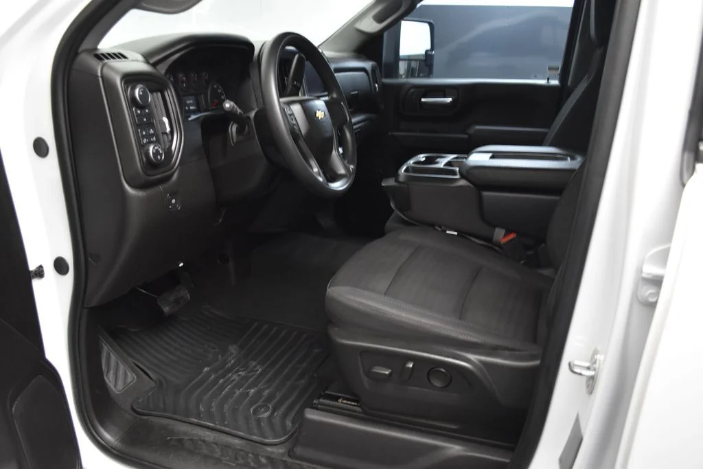 Used 2024 Summit White Chevrolet Custom image 11