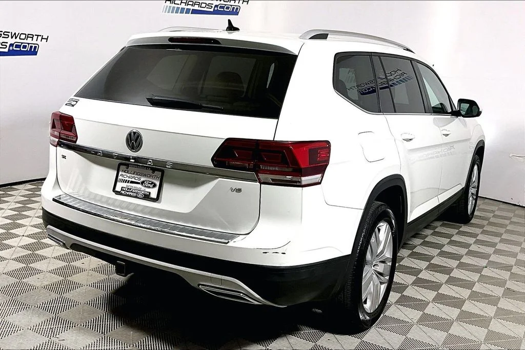 Used 2019 Pure White Volkswagen 3.6L V6 SE image 9