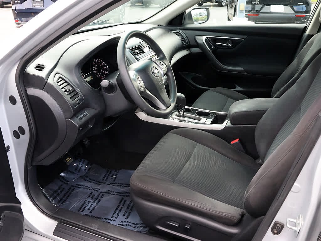 Used 2014 Brilliant Silver Metallic Nissan 2.5 S image 7