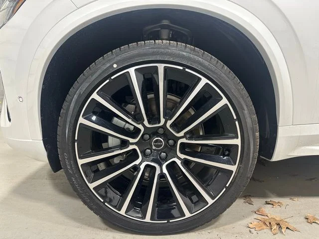 New 2026 Crystal White Volvo Plus image 23