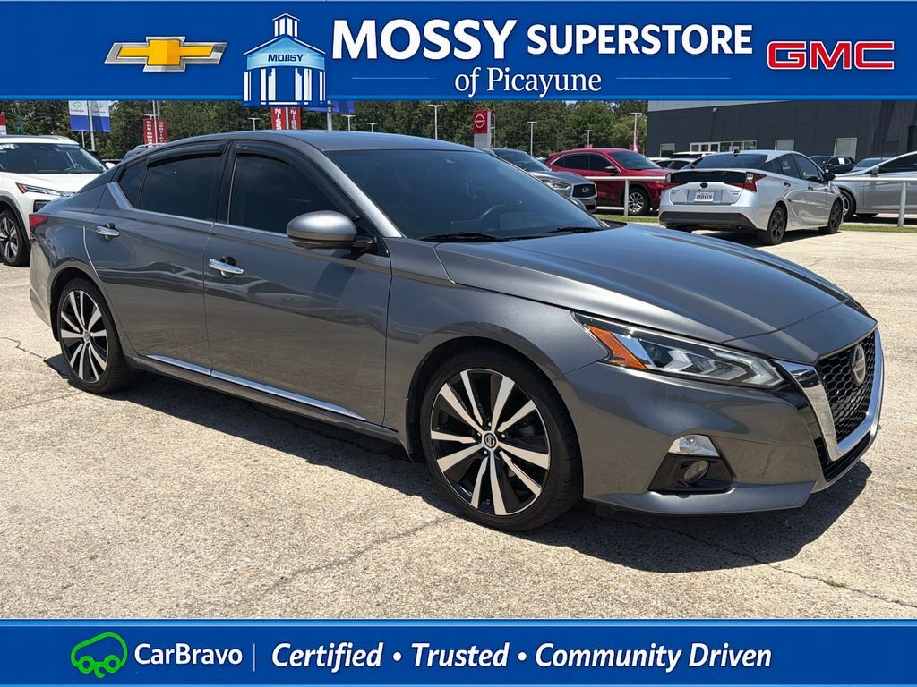 Used 2020 Gray Nissan Platinum FWD image 10