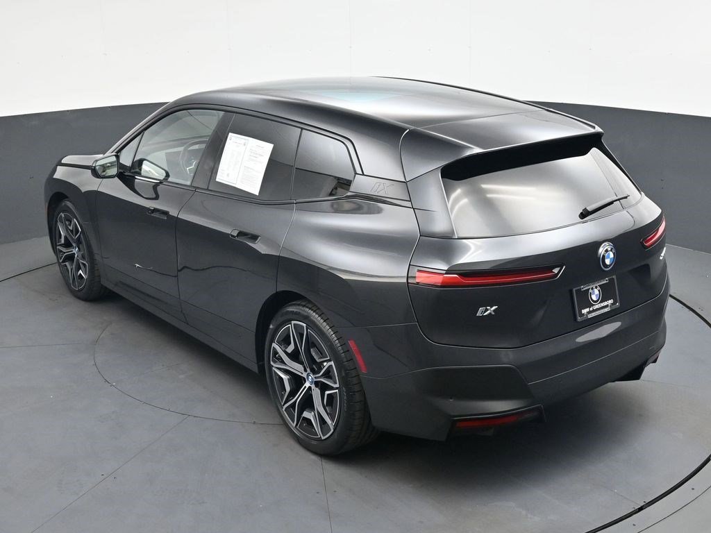 Used 2022 Gray BMW xDrive50 image 20