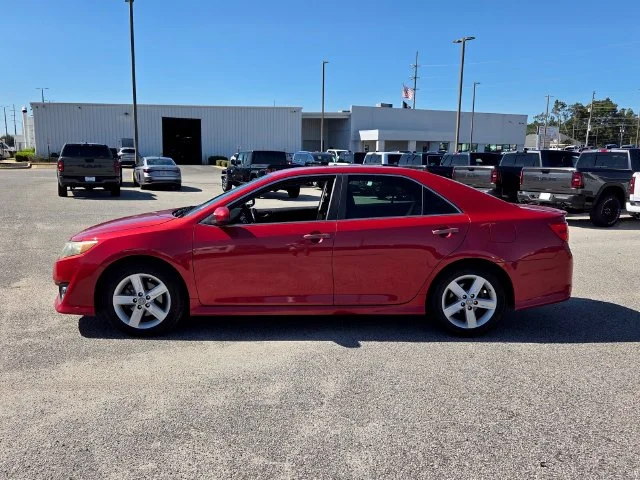 Used 2013 Red Toyota SE image 4