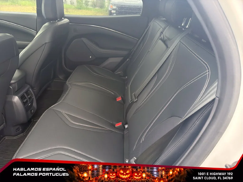 Used 2022  Ford Premium image 25