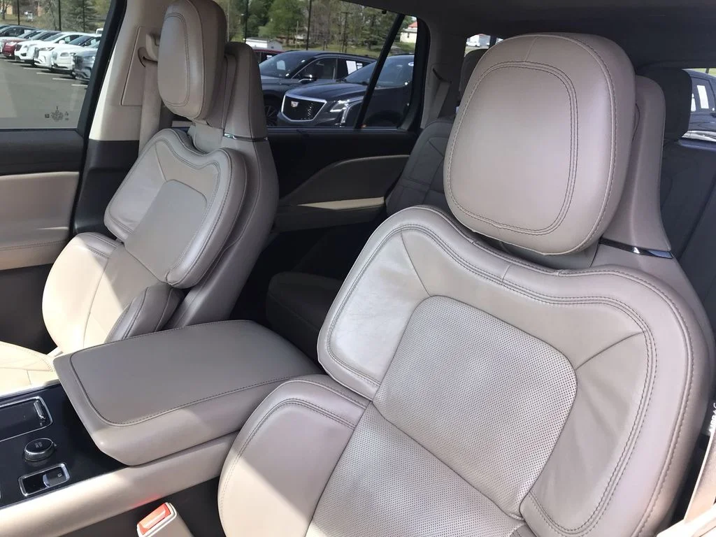 Used 2021 White Lincoln Reserve image 11