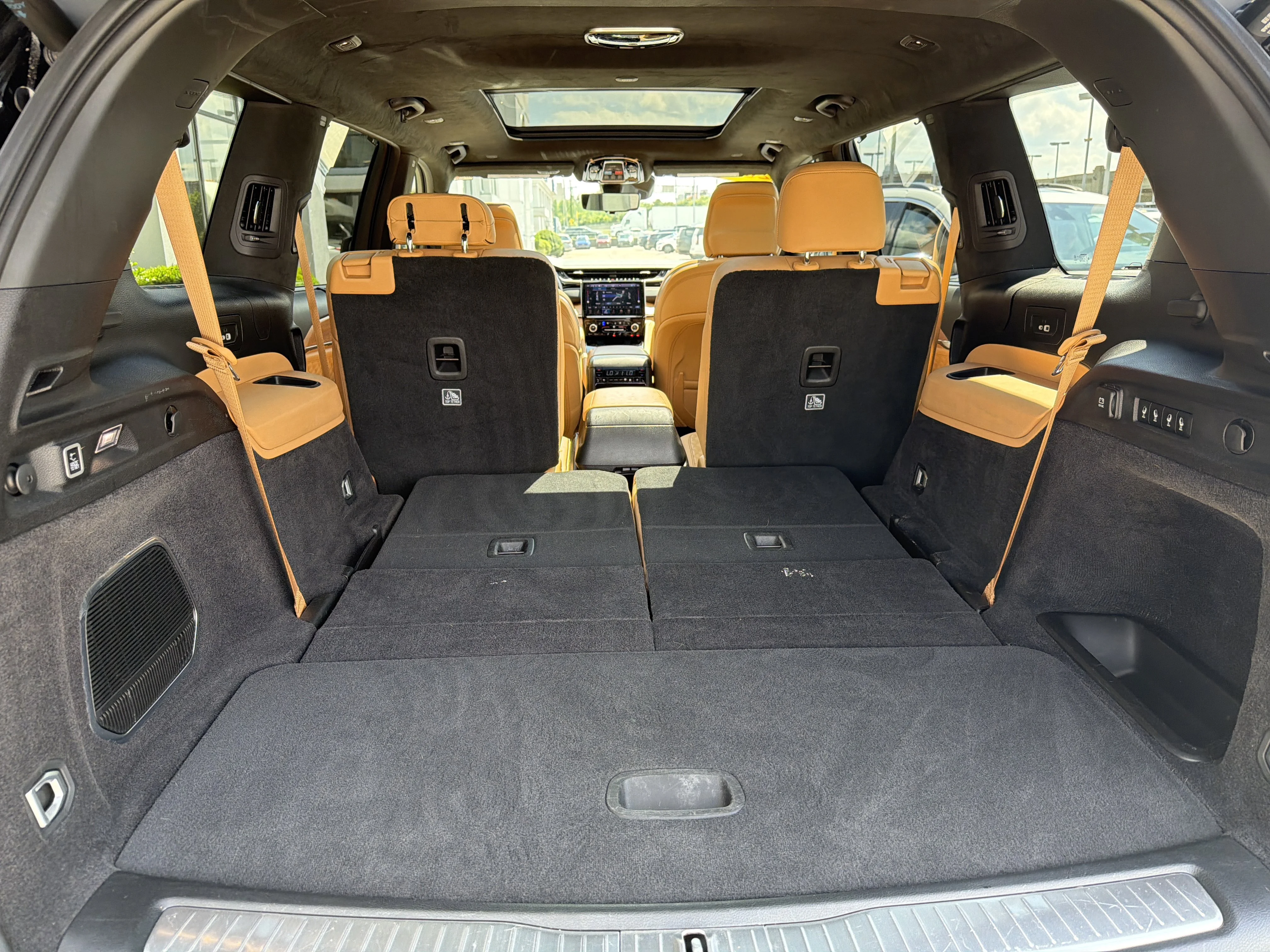 Used 2024 Diamond Black Crystal Pearlcoat Jeep Summit Reserve image 17