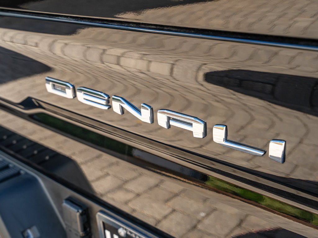 Used 2024 Onyx Black GMC Denali image 20