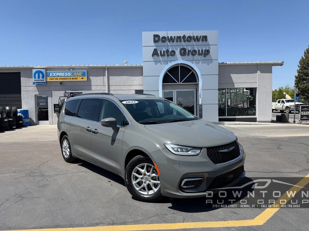 2022 Chrysler Pacifica Touring L's photo