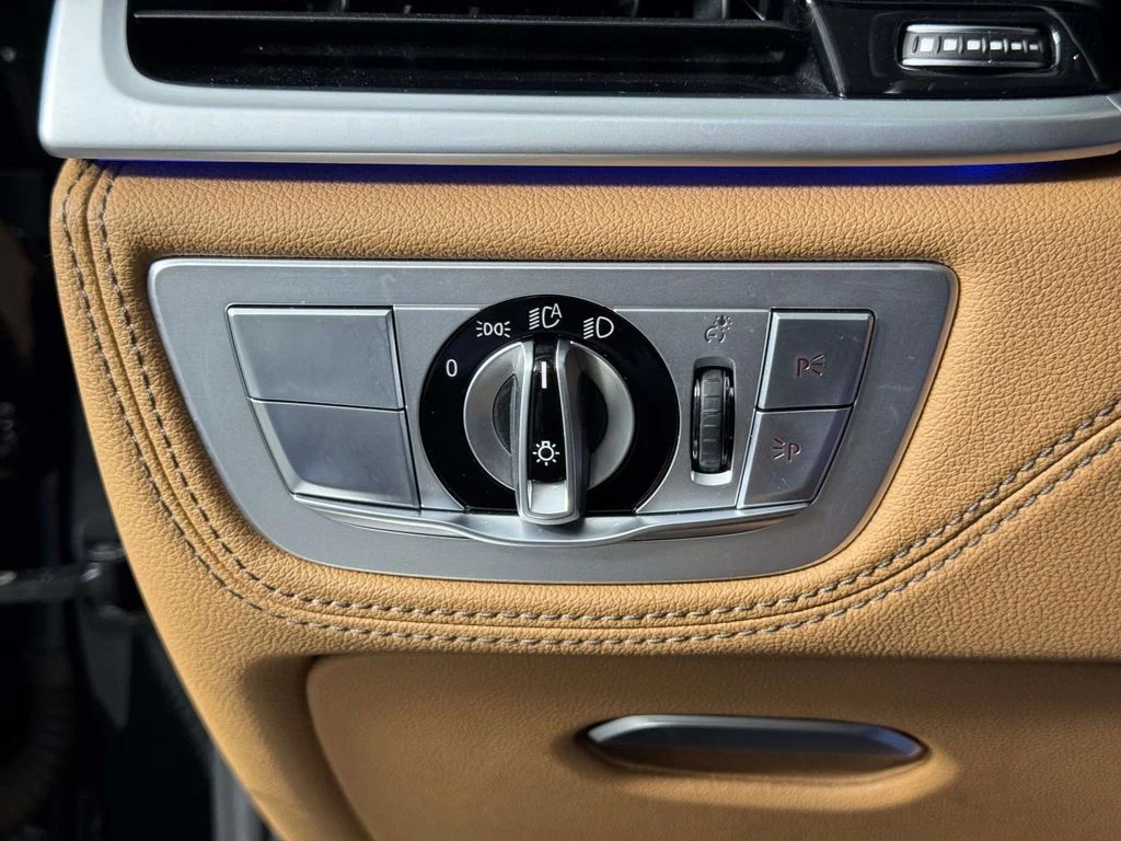 New 2022 Black BMW 750i xDrive image 19