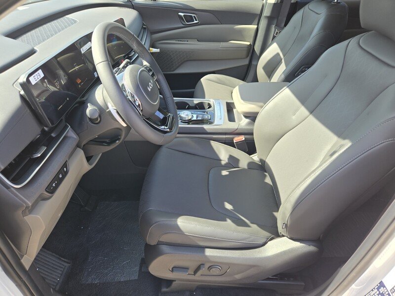 New 2026 Snow White Pearl Kia EX image 7