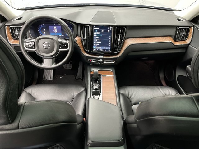 Used 2024 Silver Dawn Metallic Volvo Plus Dark Theme image 4