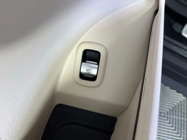 New 2026 Graphite Grey Metallic Mercedes-Benz GLC 300 image 17