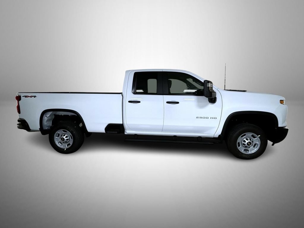 New 2026 Summit White Chevrolet WT image 4