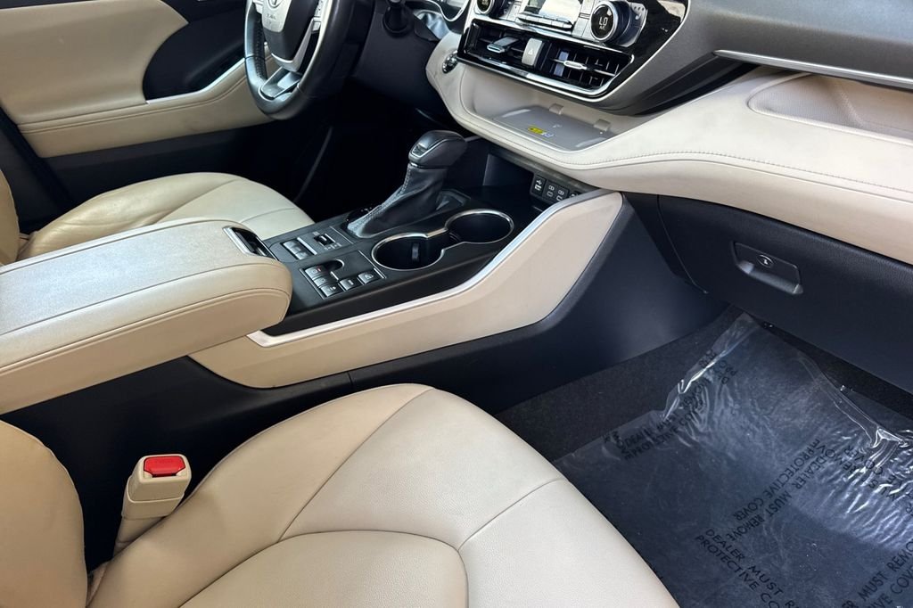 Used 2023 Black Toyota XLE image 21