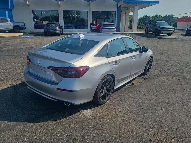 Used 2025  Honda Sport image 5