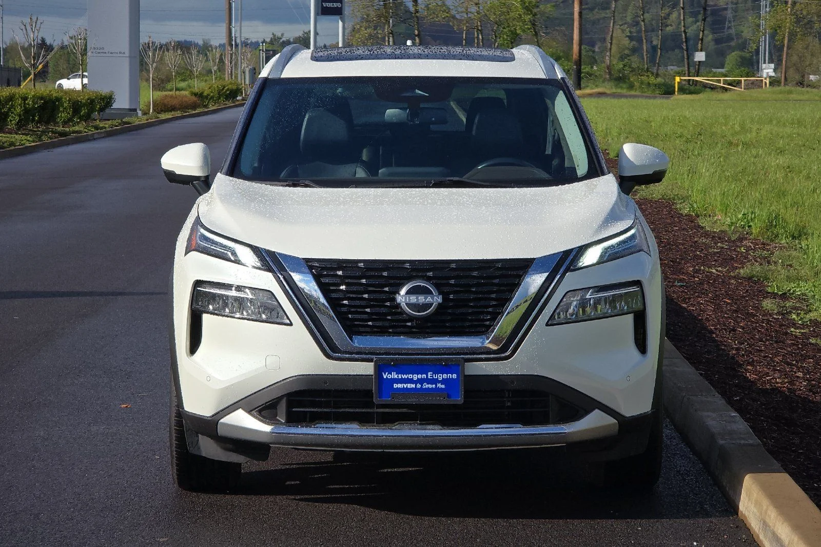 Used 2023 White Nissan Platinum image 8