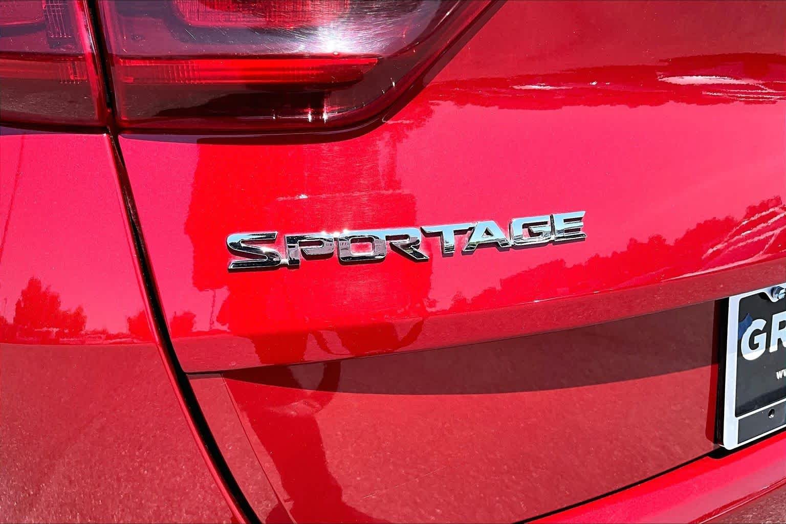 Used 2021 Hyper Red Kia LX image 10