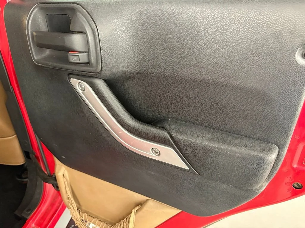 Used 2013 Red Jeep Sahara image 44