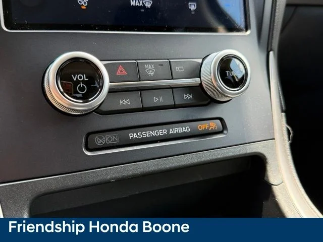 Used 2022 Black Ford SE image 27