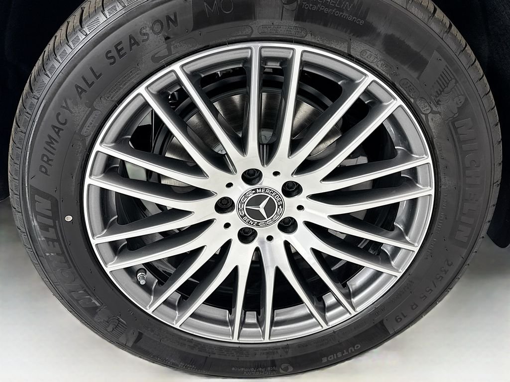 New 2026 Black Mercedes-Benz GLC 300 image 32