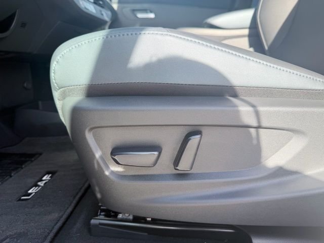 New 2026 Everest White Pearl TriCoat / Super Black Two-tone Nissan SV+ image 25