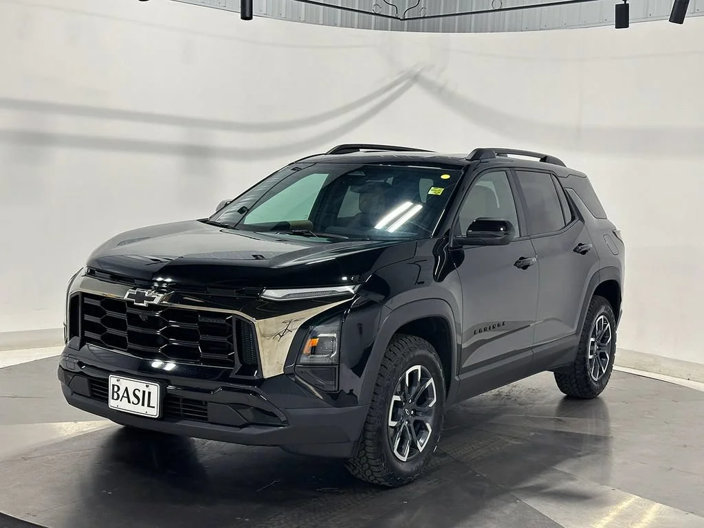 Used 2025 Mosaic Black Metallic Chevrolet ACTIV image 8